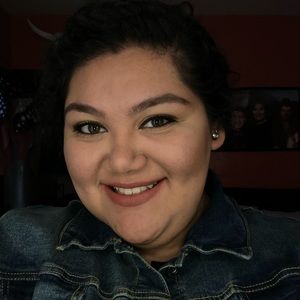 Meet your Posher, Mireya